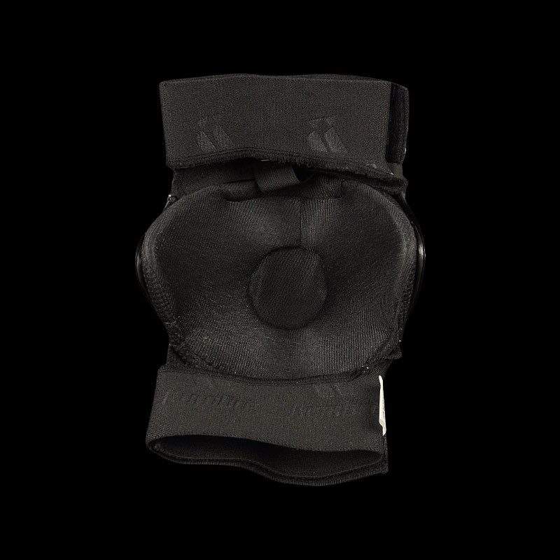 knee-black-back